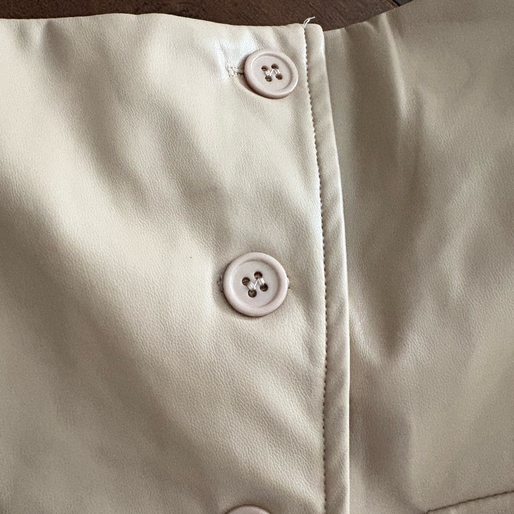 NWT faux leather skirt with slit and button front detail. Size Large (8-10) - Picture 5 of 7
